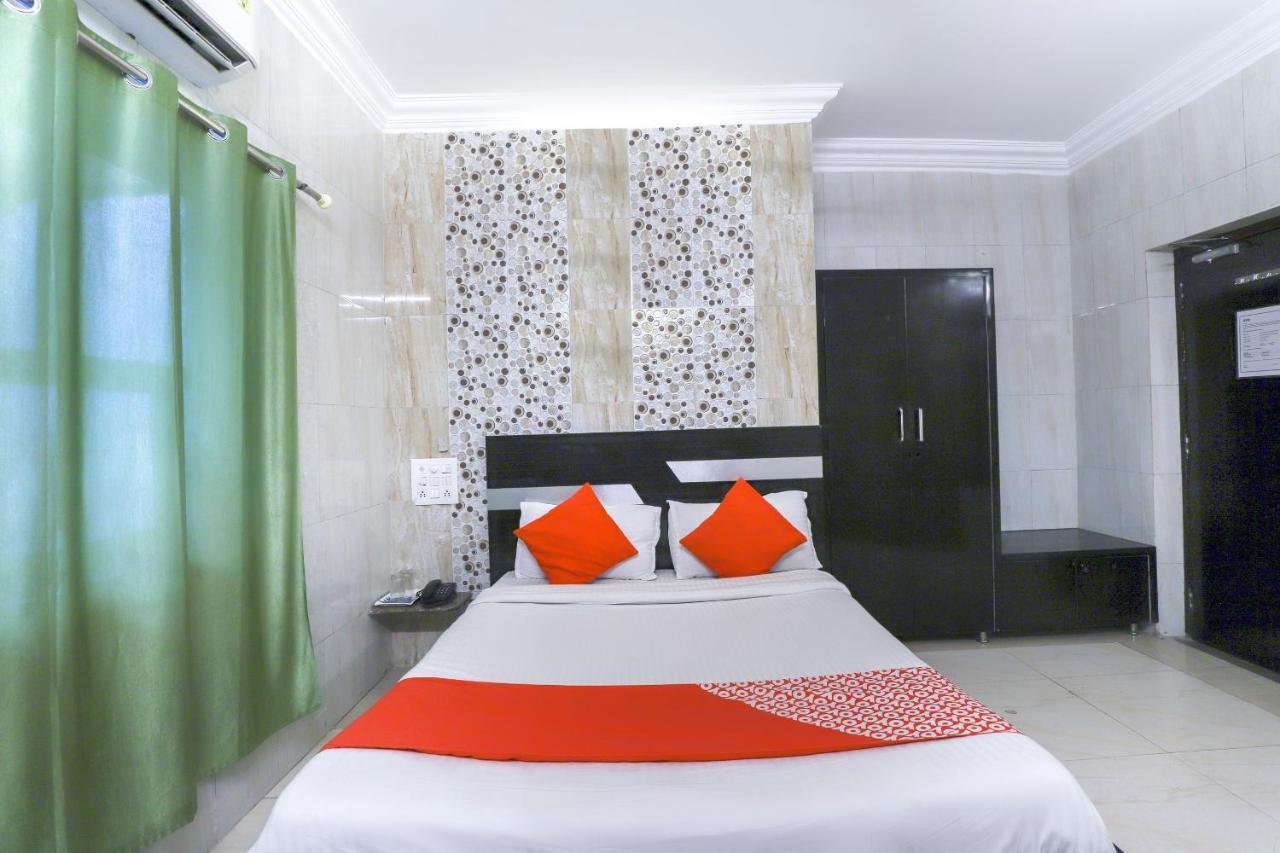 Hotel Jasmine Ahmedabad Esterno foto