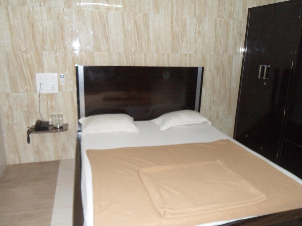 Hotel Jasmine Ahmedabad Esterno foto